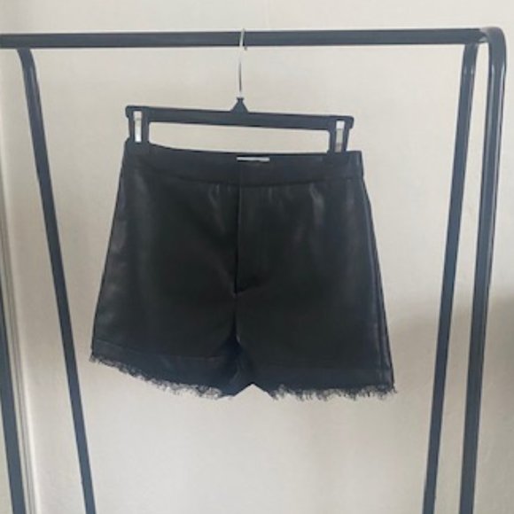 Faux leather lace shorts - Picture 2 of 4
